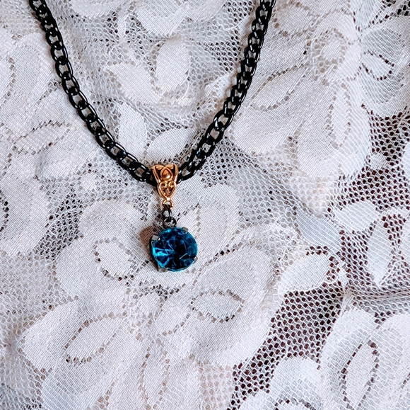 Hand Crafted Blue Topaz and Black Necklace Set - Picture 5 of 6